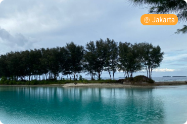 Tropical beach and turquoise water at Pulau Payung near Jakarta